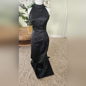 Elegant Black Full-length Sleeveless Gown with Beaded Back Detail